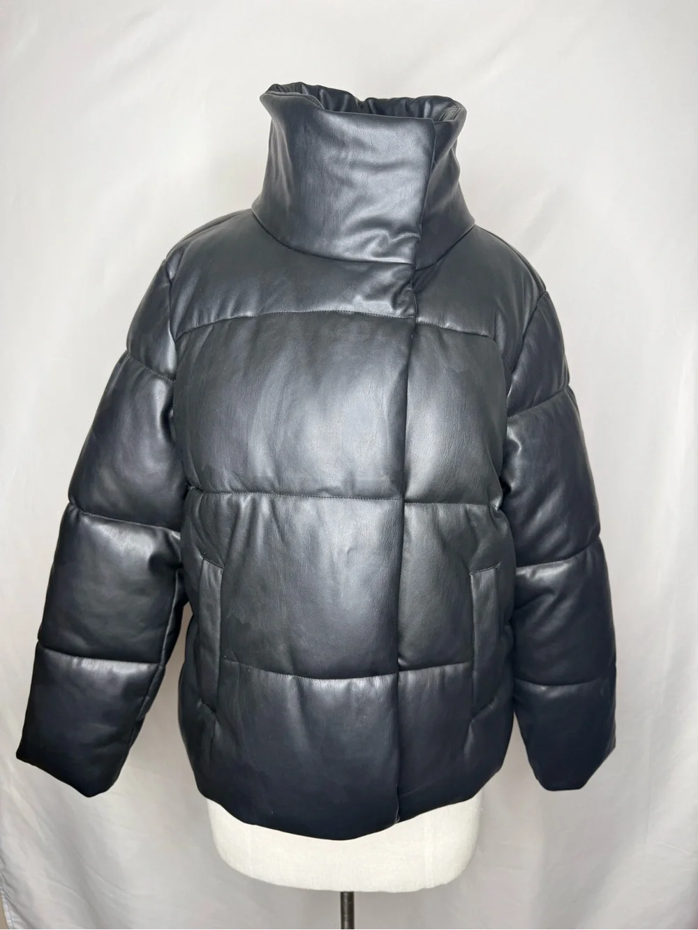 Stylus Black Faux Leather Puffer Jacket - Size L